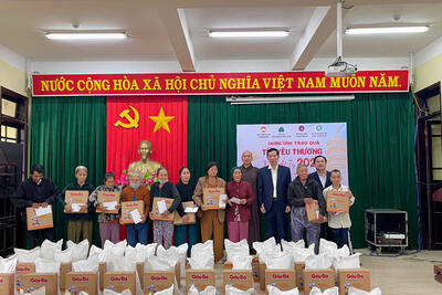 CHƯƠNG TRÌNH TRAO QUÀ "TẾT YÊU THƯƠNG" XUÂN ẤT TỴ NĂM 2025